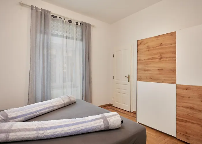 Apartment Historic Redesigned Schoenbrunn Palace W Free Parking And 24h Check-in *