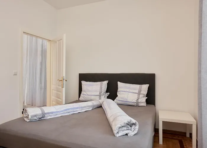 Apartment Historic Redesigned Schoenbrunn Palace W Free Parking And 24h Check-in *