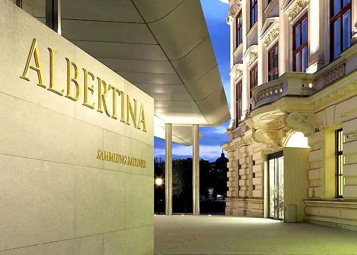 Historic Redesigned Schoenbrunn Palace W Free Parking And 24h Check-in * Vienna