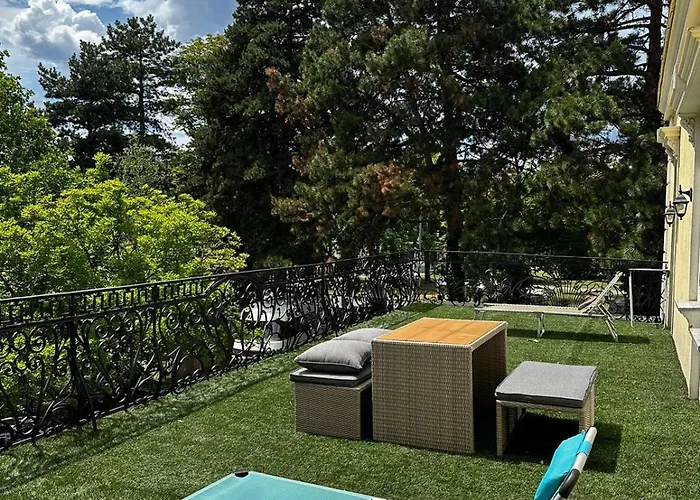 Historic Redesigned Schoenbrunn Palace W Free Parking And 24h Check-in Apartment Vienna