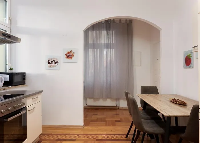 Historic Redesigned Schoenbrunn Palace W Free Parking And 24h Check-in Apartment *