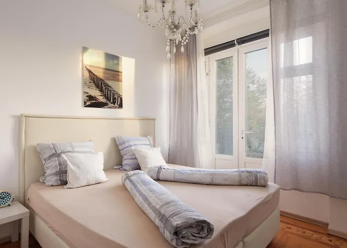 Historic Redesigned Schoenbrunn Palace W Free Parking And 24h Check-in Apartment *