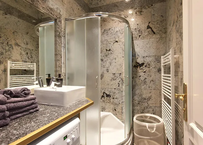 Historic Redesigned Schoenbrunn Palace W Free Parking And 24h Check-in Apartment