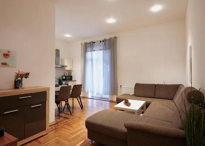 Historic Redesigned Schoenbrunn Palace W Free Parking And 24h Check-in Apartment Vienna