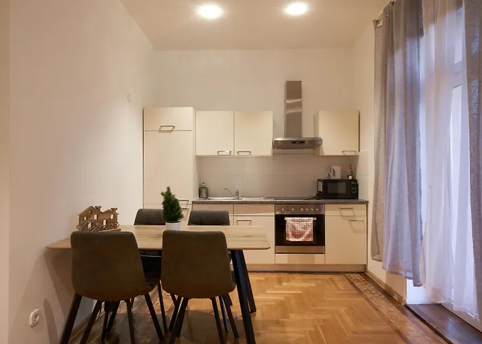 Historic Redesigned Schoenbrunn Palace W Free Parking And 24h Check-in Apartment
