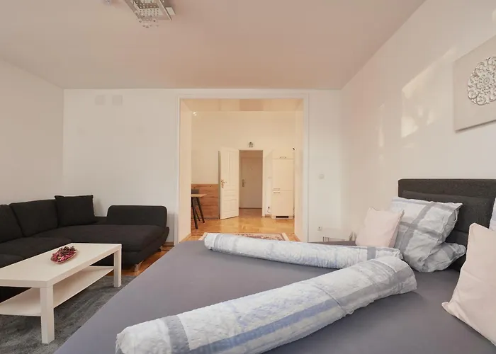Apartment Historic Redesigned Schoenbrunn Palace W Free Parking And 24h Check-in