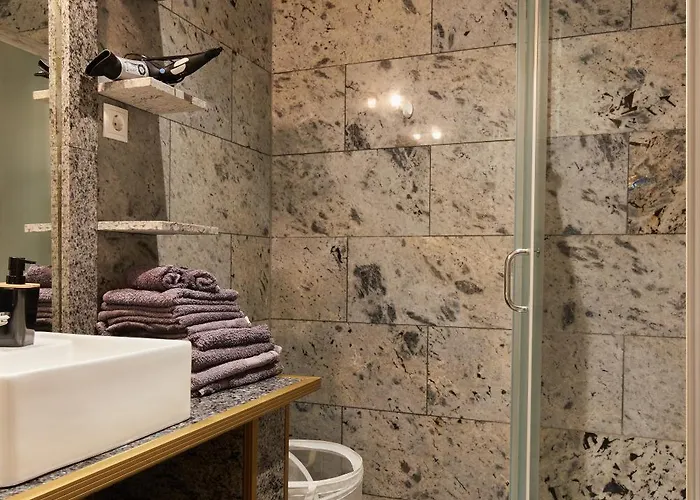 Historic Redesigned Schoenbrunn Palace W Free Parking And 24h Check-in Apartment *
