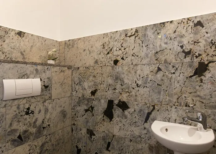 Historic Redesigned Schoenbrunn Palace W Free Parking And 24h Check-in Apartment Vienna