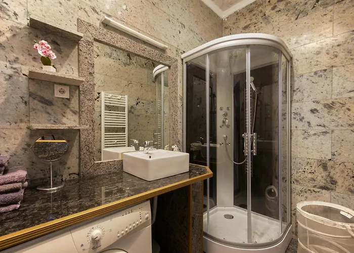 Historic Redesigned Schoenbrunn Palace W Free Parking And 24h Check-in *